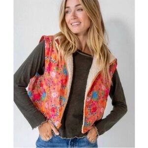 Natural Life || Reversible Cropped Floral Sherpa Vest Size L/XL